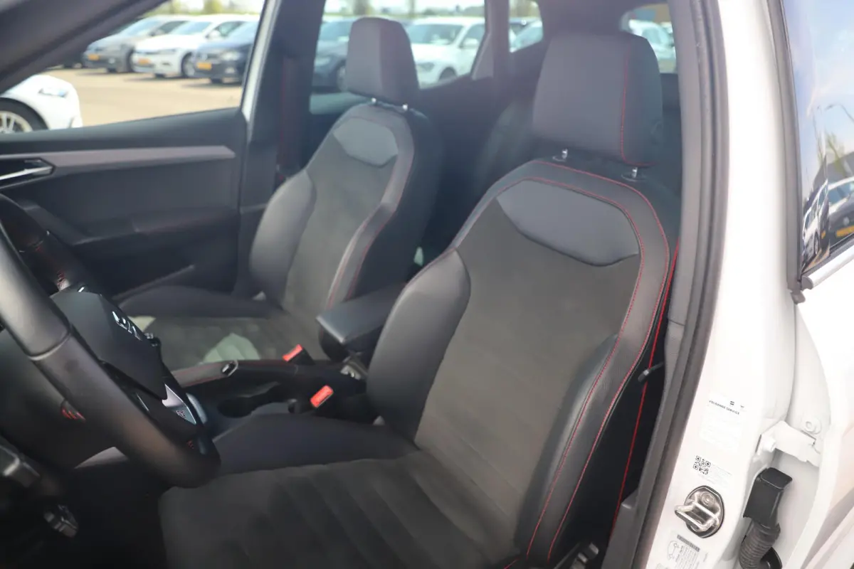 1.0 TSI FR Business Intense Trekhaak Virtual Cockpit Keyless Navigatie Achteruitrijcamera Adaptive Cruise 18 inch LMV