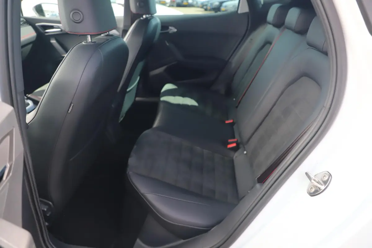 1.0 TSI FR Business Intense Trekhaak Virtual Cockpit Keyless Navigatie Achteruitrijcamera Adaptive Cruise 18 inch LMV