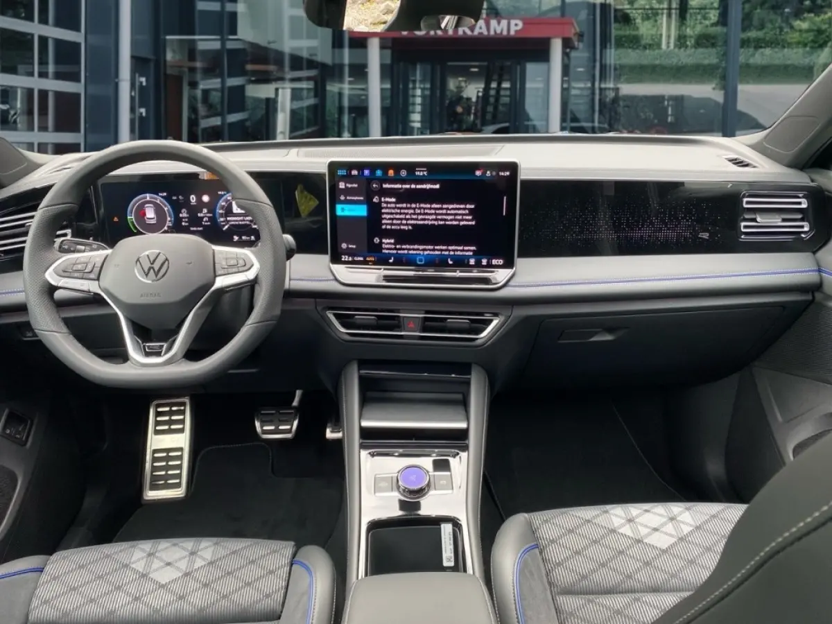 1.5 TSI E-HYBRID R-LINE PANO-DAK/TREKHAAK/CAMERA/CARPLAY/ACC