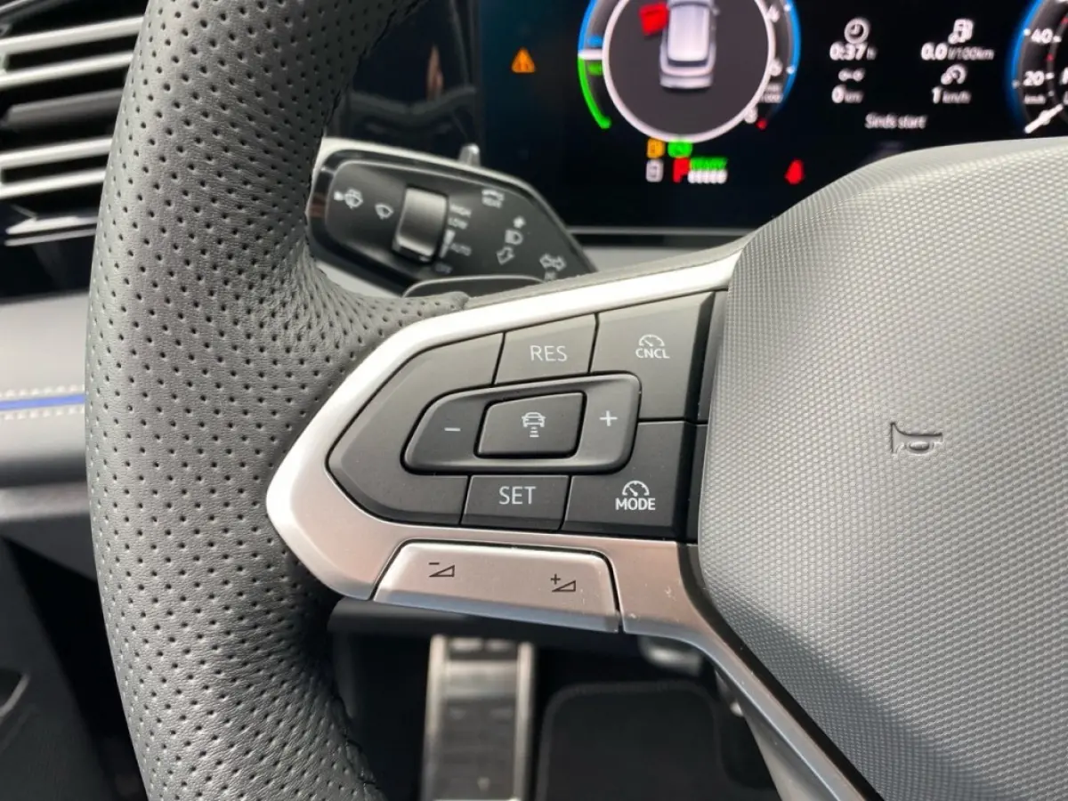 1.5 TSI E-HYBRID R-LINE PANO-DAK/TREKHAAK/CAMERA/CARPLAY/ACC