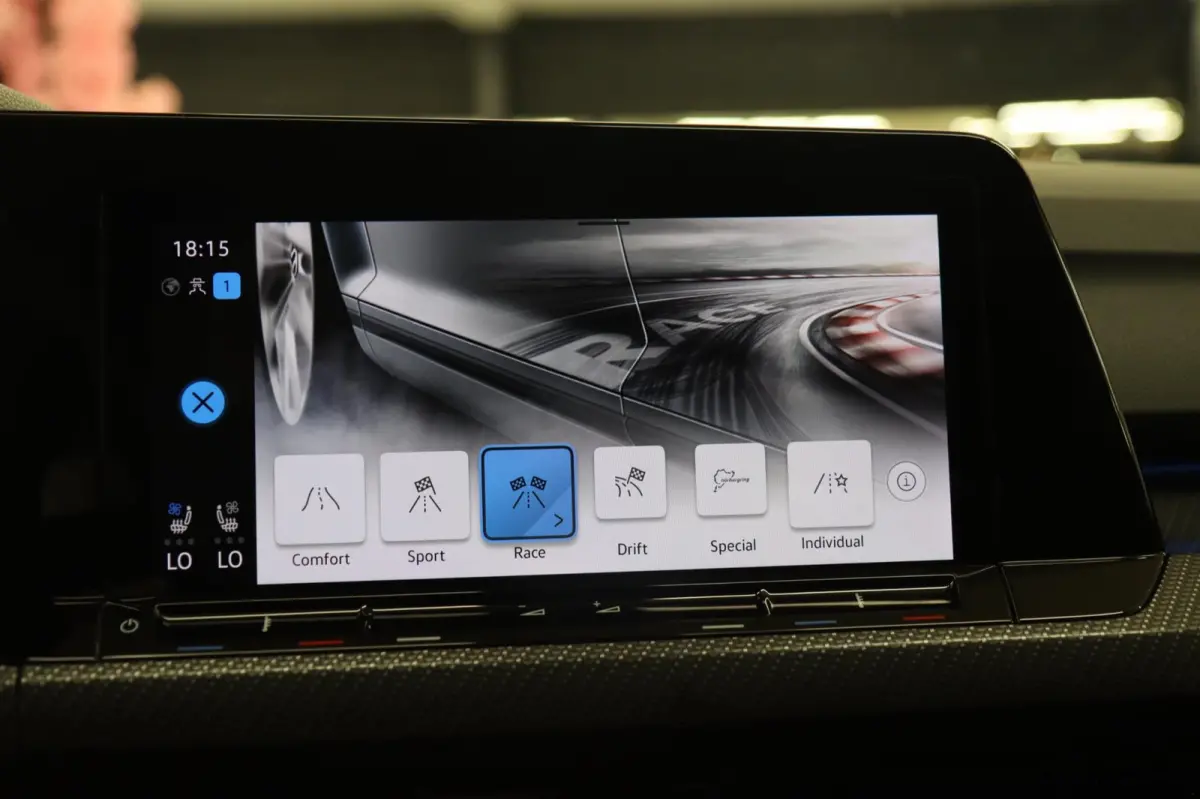 2.0 TSI R 4Motion PERFORMANCE/PANO/HUD/HK/BLINDSPOT/VOL