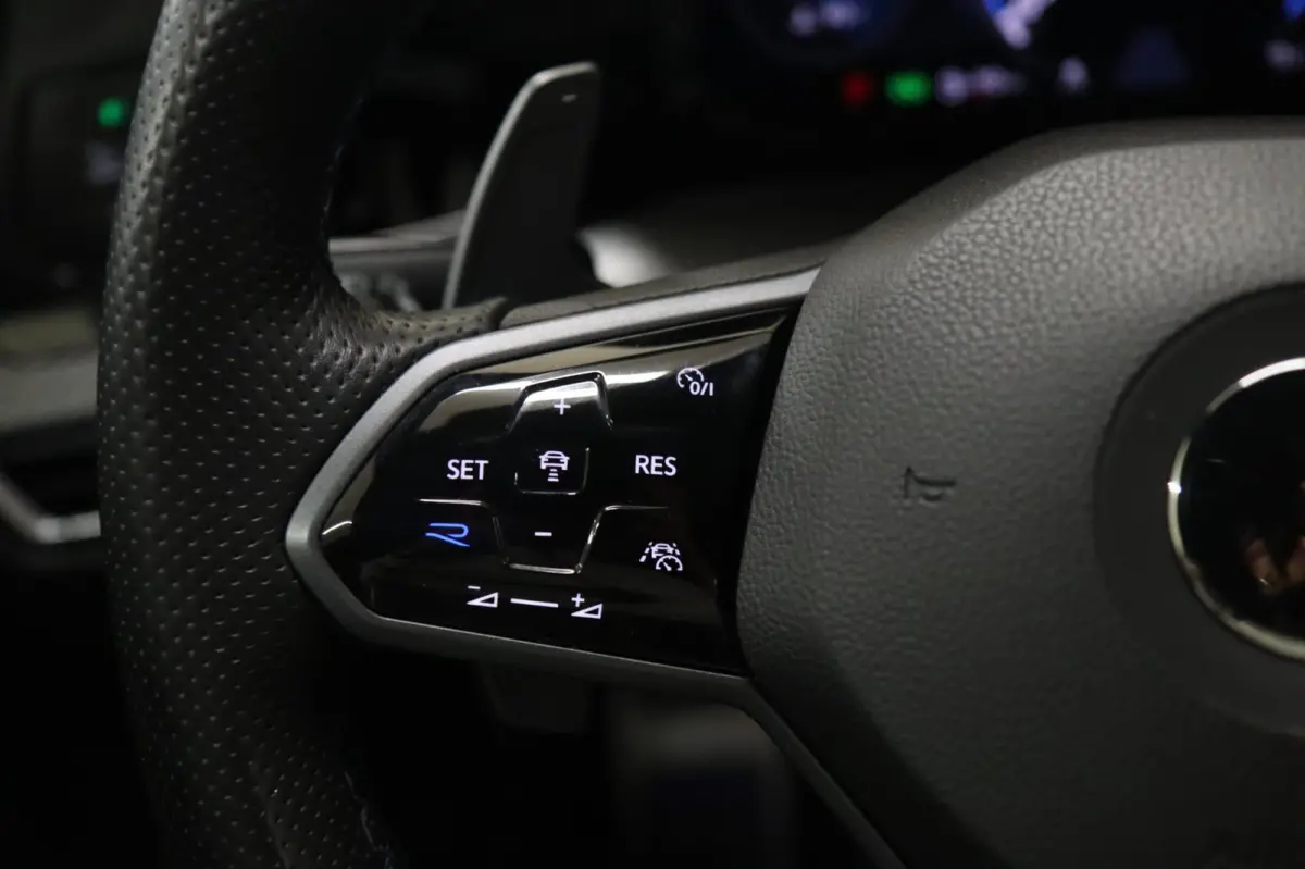 2.0 TSI R 4Motion PERFORMANCE/PANO/HUD/HK/BLINDSPOT/VOL