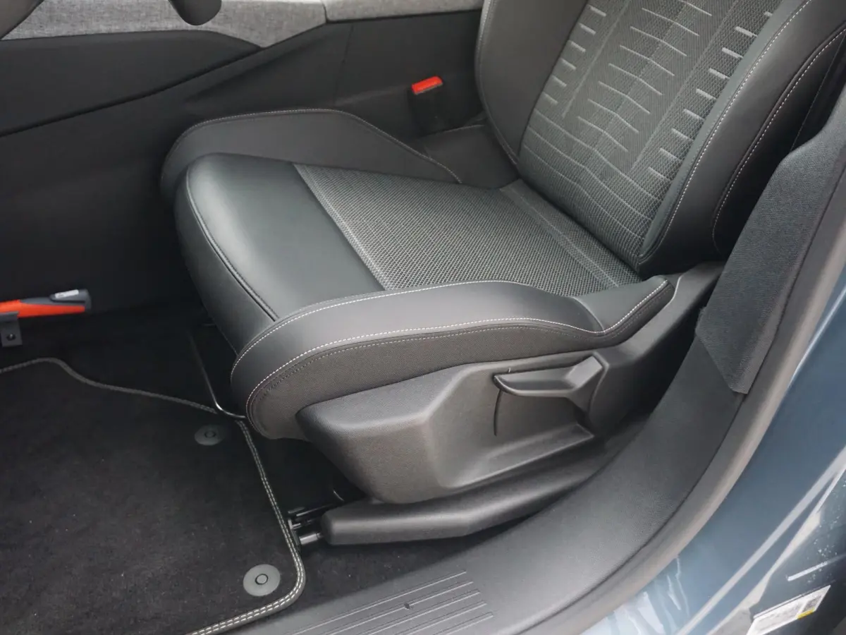 1.2 Hybrid 136 Allure 7p 7-Persoons