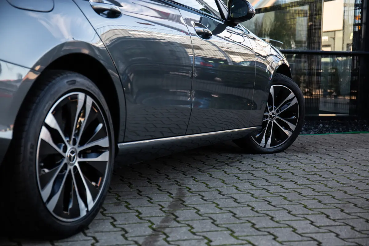 300e Luxury Line , Pano, Stoelventilatie, Adap. Cruise, HUD, Memory