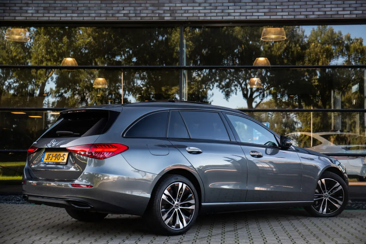 300e Luxury Line , Pano, Stoelventilatie, Adap. Cruise, HUD, Memory