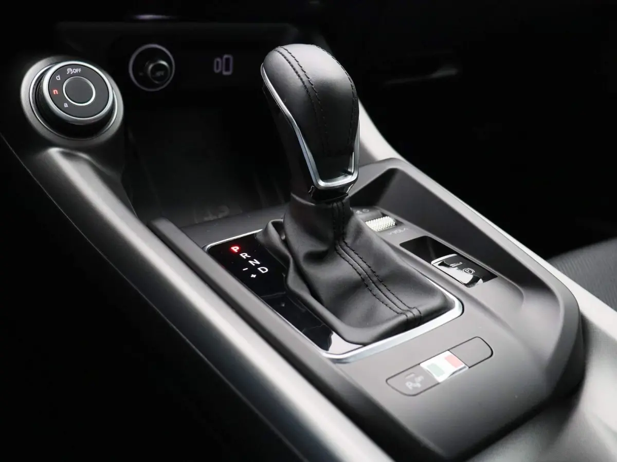 1.5T Hybrid Sprint | ECC | Navigatie | Lichtmetalen velgen | Parkeersensoren | Apple carplay / Android auto