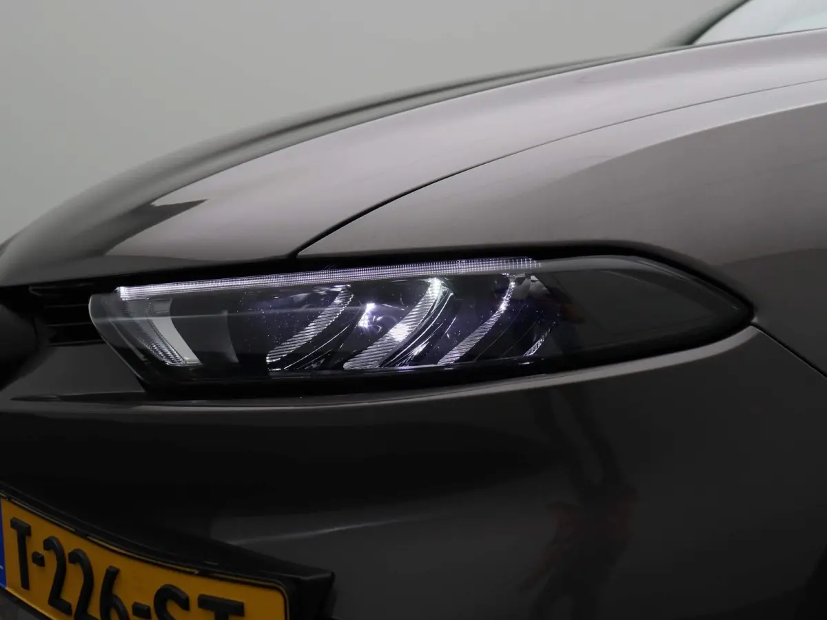 1.5T Hybrid Sprint | ECC | Navigatie | Lichtmetalen velgen | Parkeersensoren | Apple carplay / Android auto