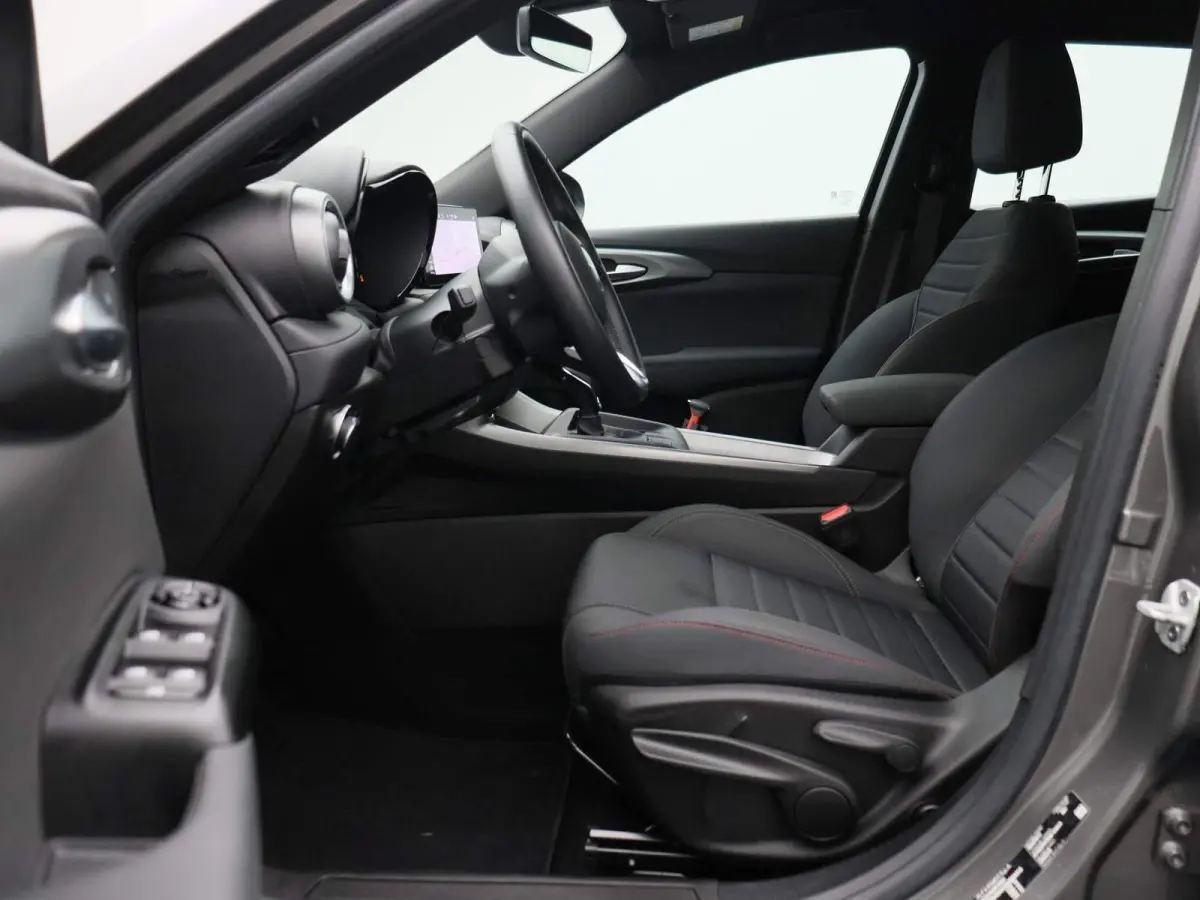 1.5T Hybrid Sprint | ECC | Navigatie | Lichtmetalen velgen | Parkeersensoren | Apple carplay / Android auto