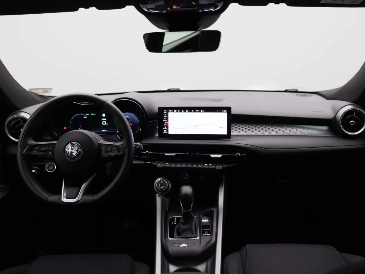 1.5T Hybrid Sprint | ECC | Navigatie | Lichtmetalen velgen | Parkeersensoren | Apple carplay / Android auto