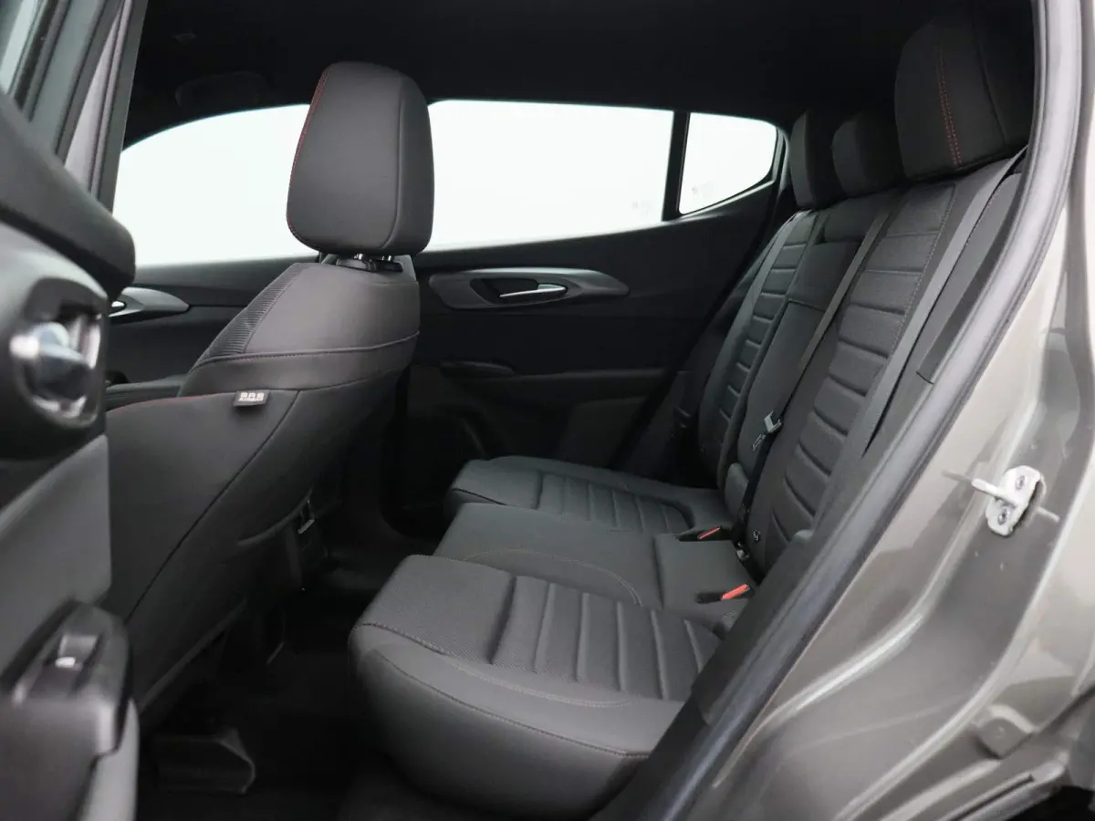 1.5T Hybrid Sprint | ECC | Navigatie | Lichtmetalen velgen | Parkeersensoren | Apple carplay / Android auto