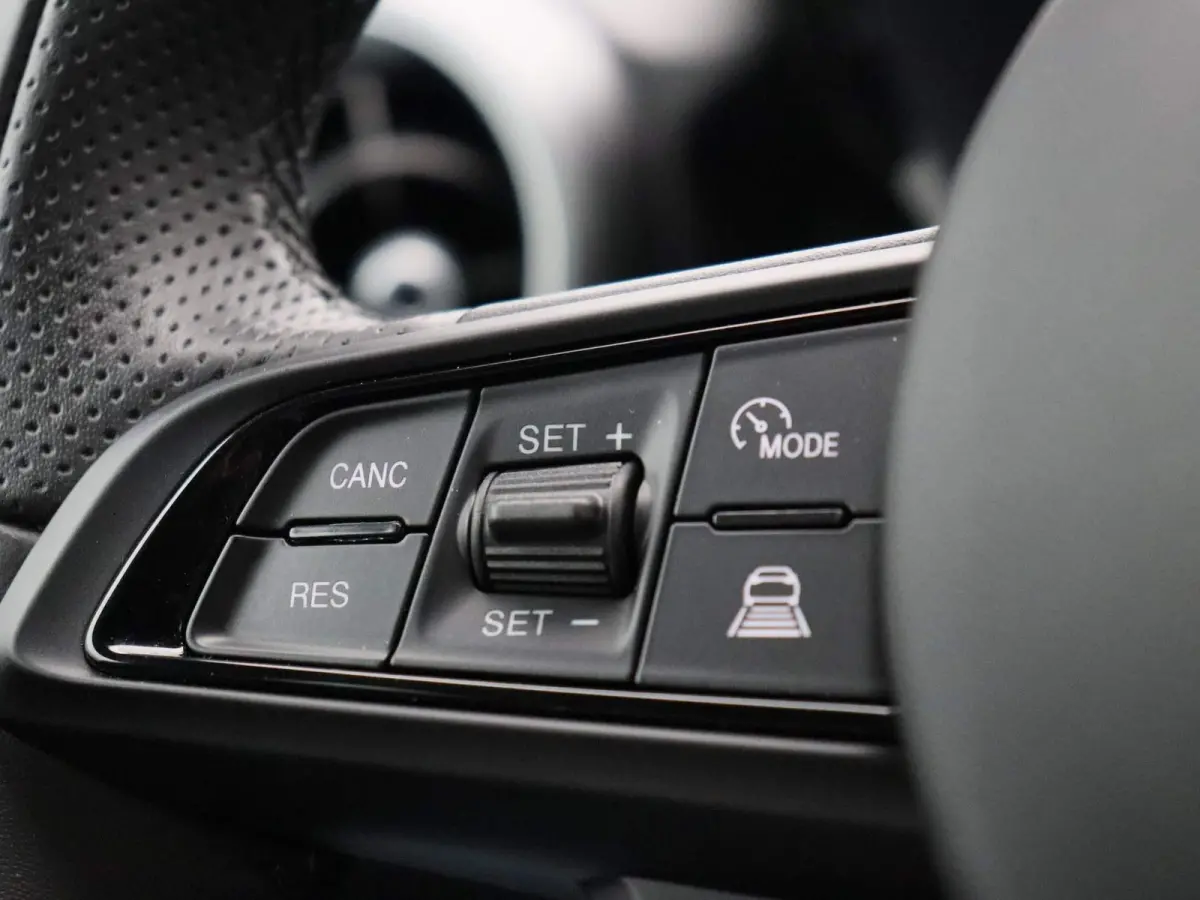 1.5T Hybrid Sprint | ECC | Navigatie | Lichtmetalen velgen | Parkeersensoren | Apple carplay / Android auto