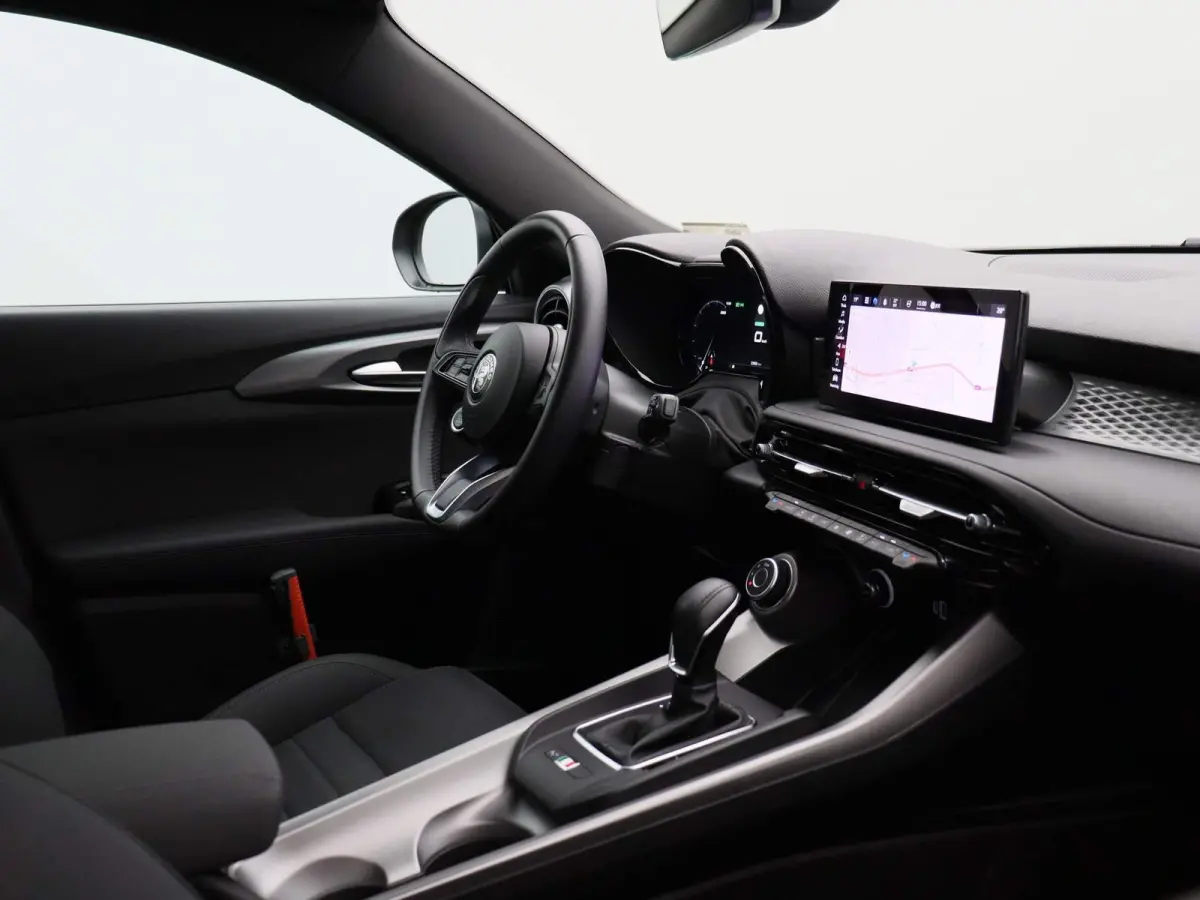1.5T Hybrid Sprint | ECC | Navigatie | Lichtmetalen velgen | Parkeersensoren | Apple carplay / Android auto