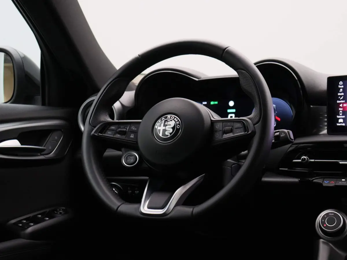 1.5T Hybrid Sprint | ECC | Navigatie | Lichtmetalen velgen | Parkeersensoren | Apple carplay / Android auto