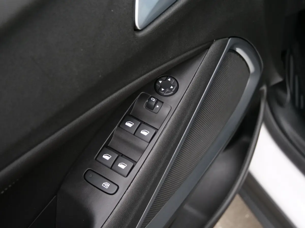 1.2 Turbo 110pk Elegance Navigatie / LED / Camera