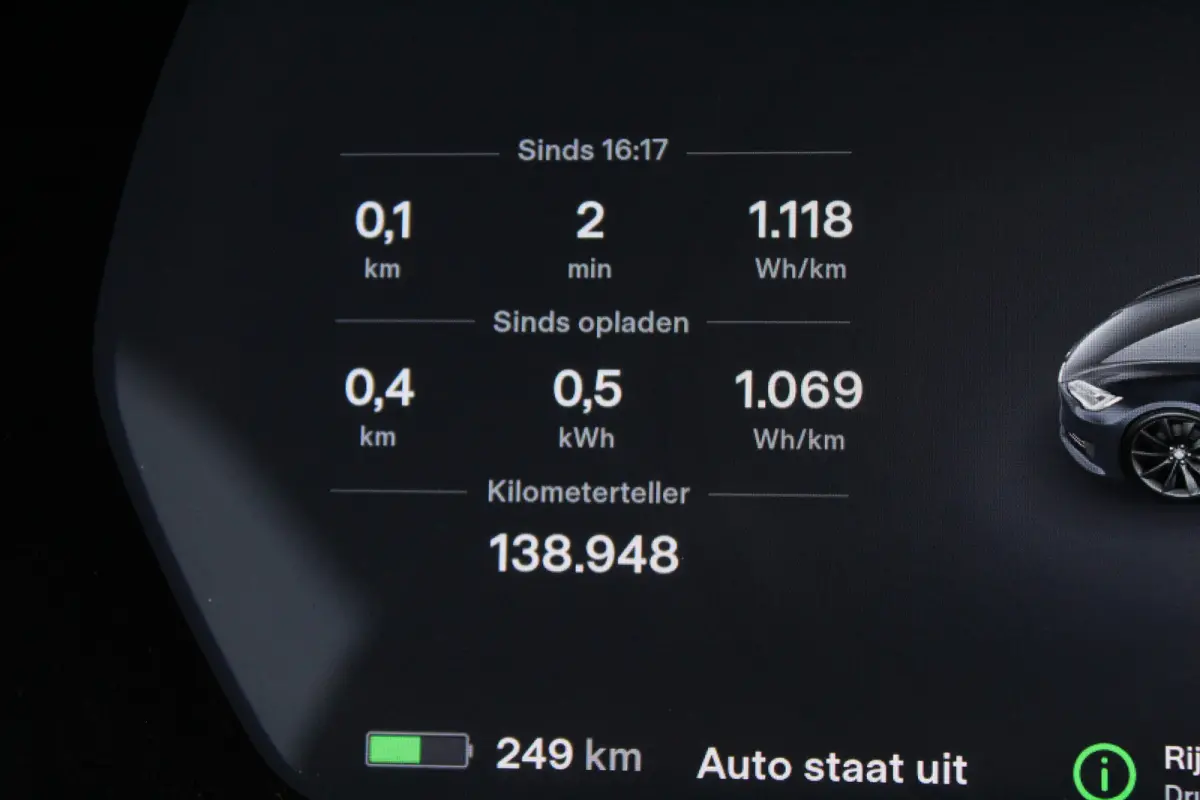 100D
