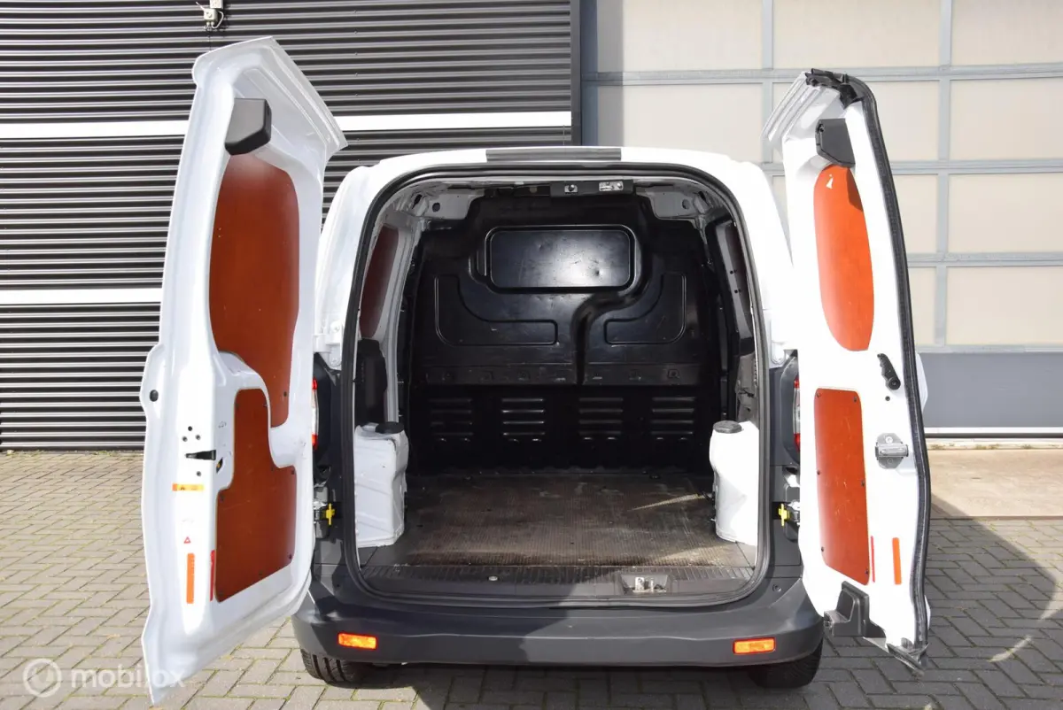 1.5 TDCI Economy Edition Betimmering en Cool & Connected pakket