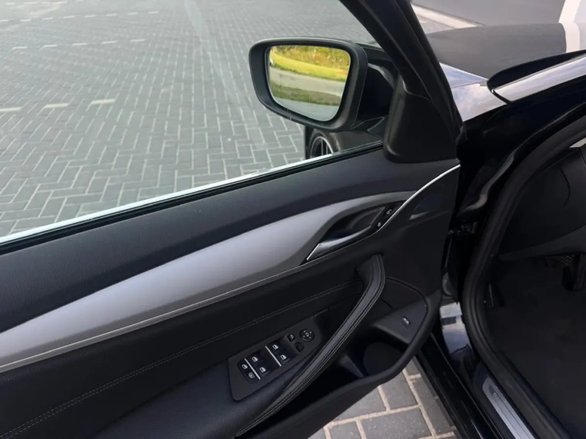 520i High Exe m2021 FULL SCHUIFDAK NAVI CAMERA SPORTVELGEN