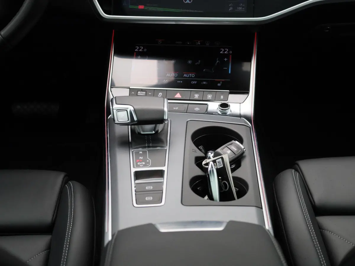 45 TFSI quattro 265 PK | S-line | Automaat | Navigatie | 360 Camera | Panoramadak | Vierwielbesturing | Adaptive Cruise Control | Trekhaak | Stoelverwarming | HD LED Matrix | Head-up display