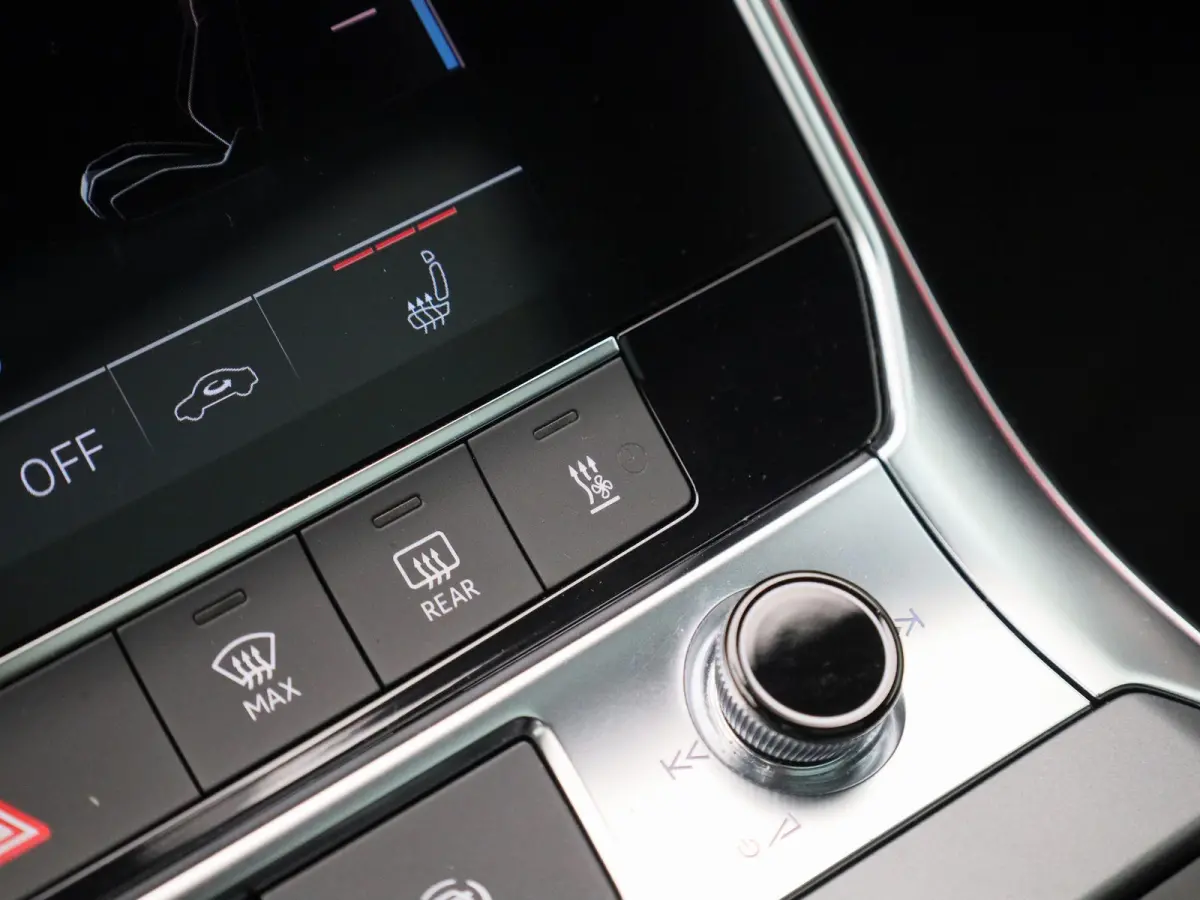 45 TFSI quattro 265 PK | S-line | Automaat | Navigatie | 360 Camera | Panoramadak | Vierwielbesturing | Adaptive Cruise Control | Trekhaak | Stoelverwarming | HD LED Matrix | Head-up display