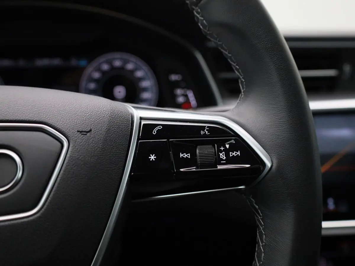 45 TFSI quattro 265 PK | S-line | Automaat | Navigatie | 360 Camera | Panoramadak | Vierwielbesturing | Adaptive Cruise Control | Trekhaak | Stoelverwarming | HD LED Matrix | Head-up display
