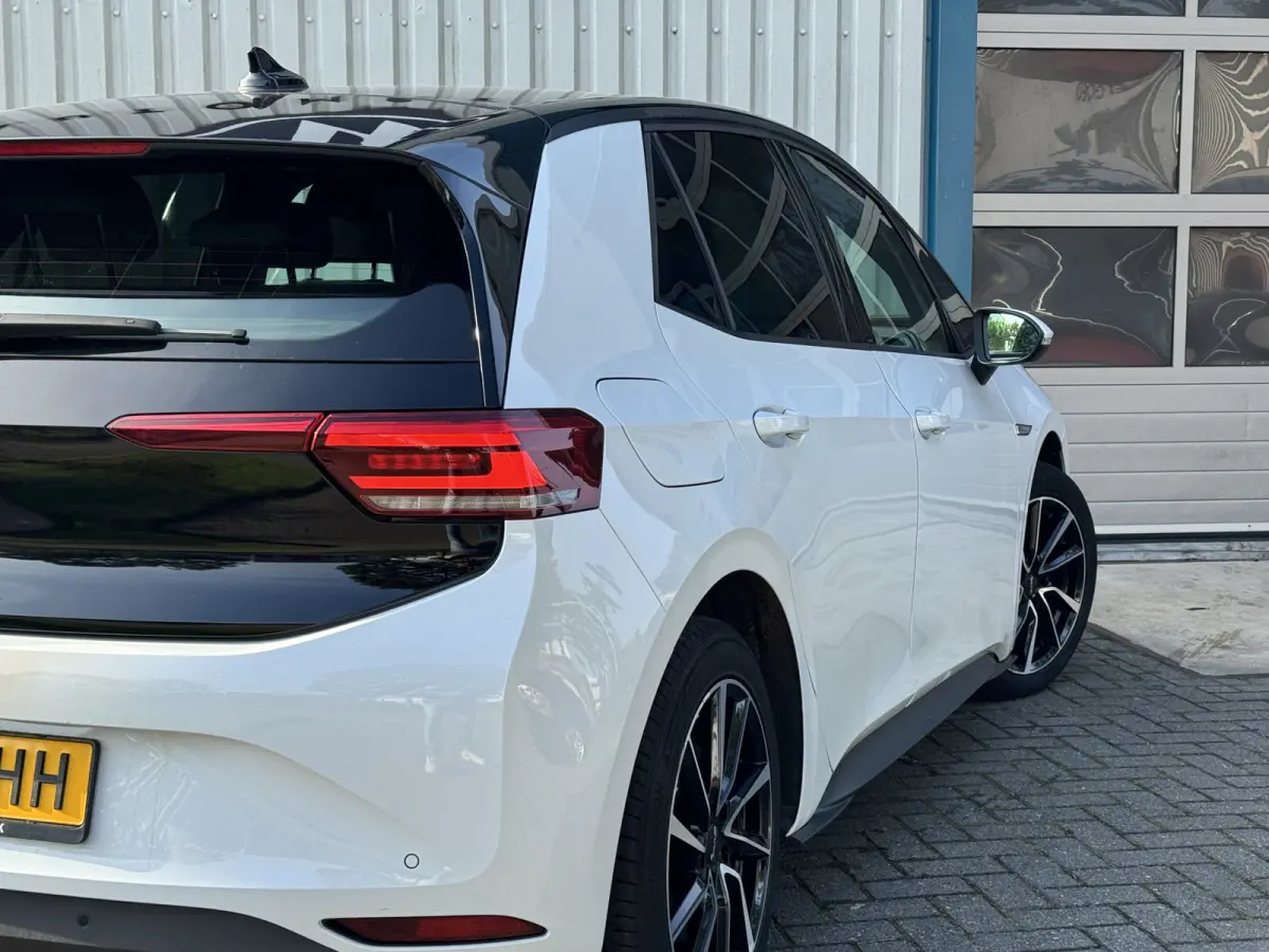 ID.3 Life 58 kWh BTW Auto / AppleCarplay / Stoel en stuurverw / NL Auto Z.G.O.H. € 12.355 Ex BTW
