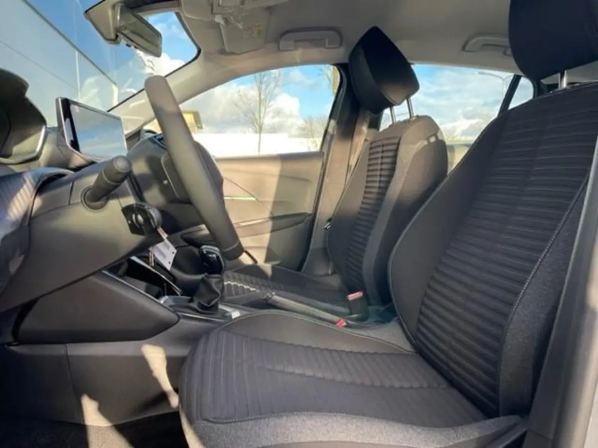 1.2 PureTech 75 Style | Navigatie | Apple Carplay/Android Auto | Parkeersensoren | Airco |