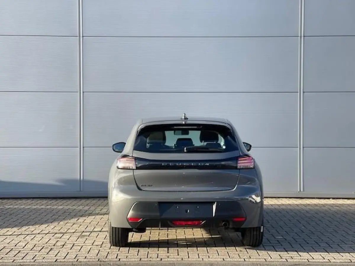 1.2 PureTech 75 Style | Navigatie | Apple Carplay/Android Auto | Parkeersensoren | Airco |