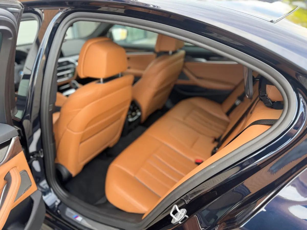 M550i xDrive High Executive Massage-Head Up