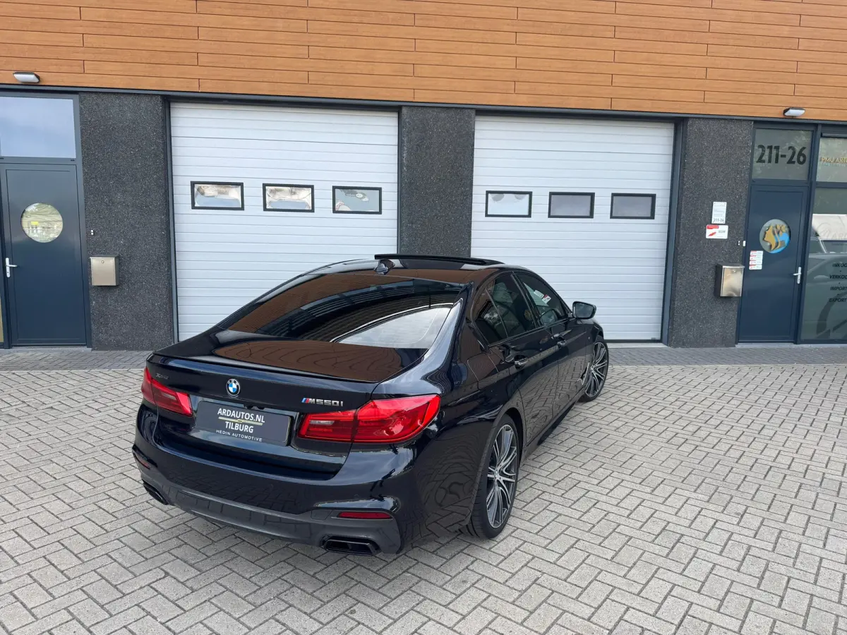 M550i xDrive High Executive Massage-Head Up