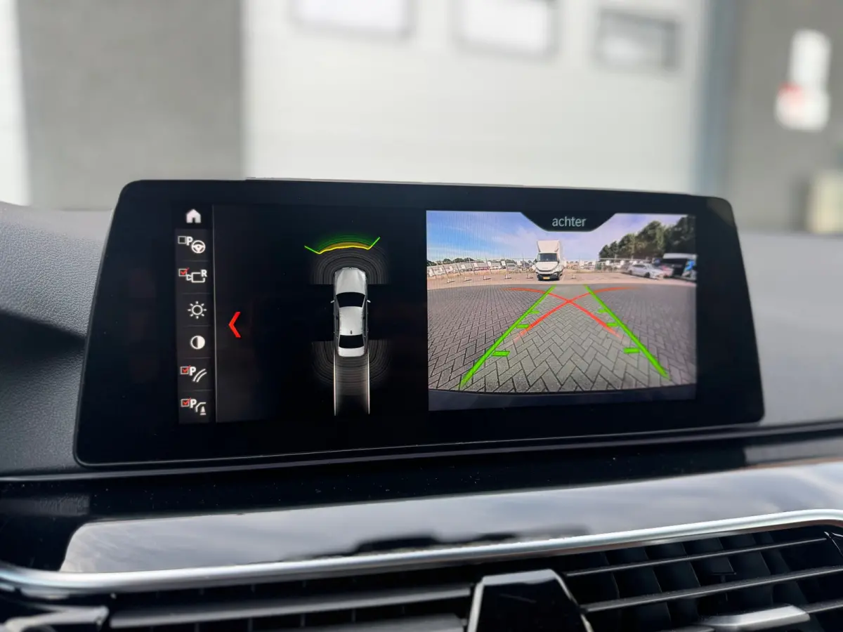 M550i xDrive High Executive Massage-Head Up