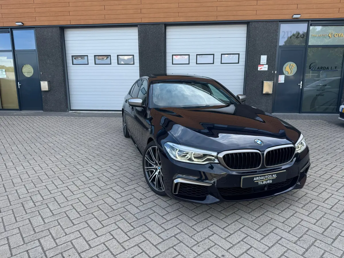 M550i xDrive High Executive Massage-Head Up