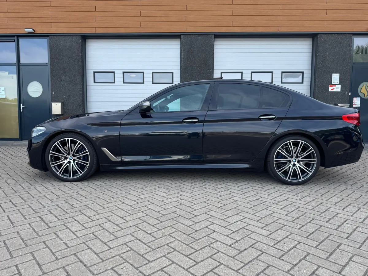 M550i xDrive High Executive Massage-Head Up