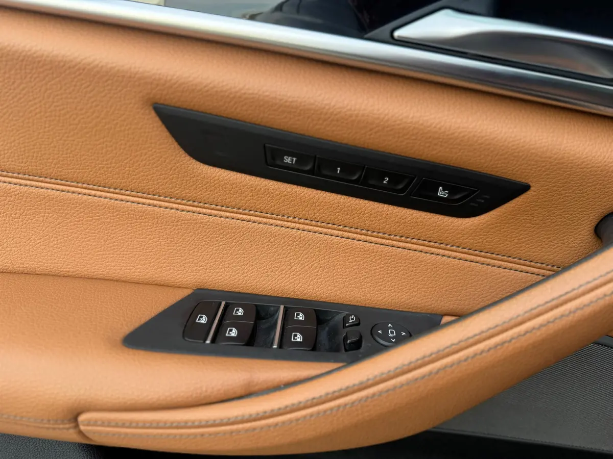 M550i xDrive High Executive Massage-Head Up