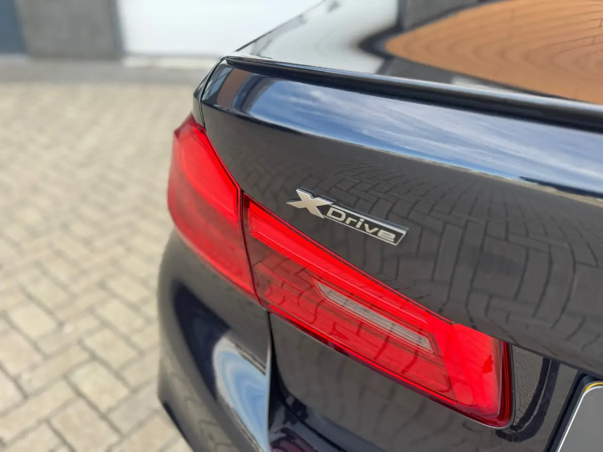 M550i xDrive High Executive Massage-Head Up