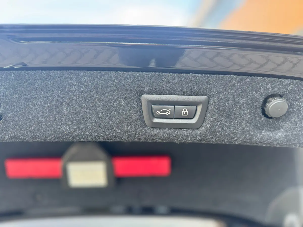 M550i xDrive High Executive Massage-Head Up
