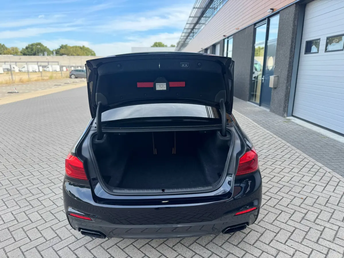 M550i xDrive High Executive Massage-Head Up