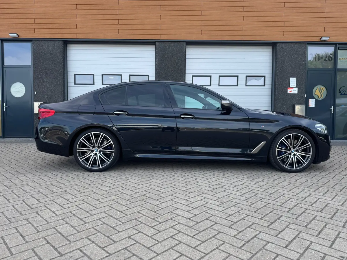 M550i xDrive High Executive Massage-Head Up