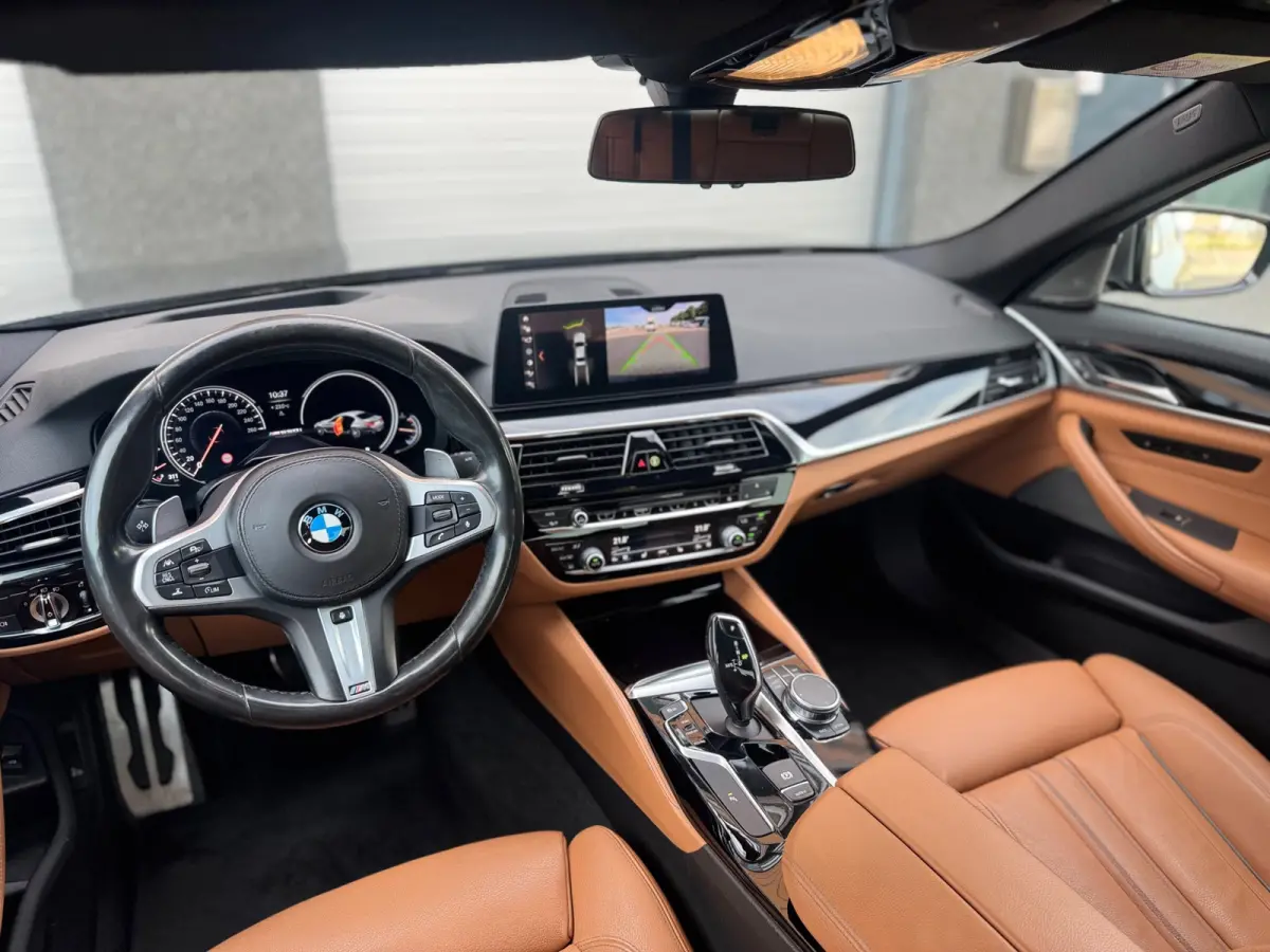 M550i xDrive High Executive Massage-Head Up