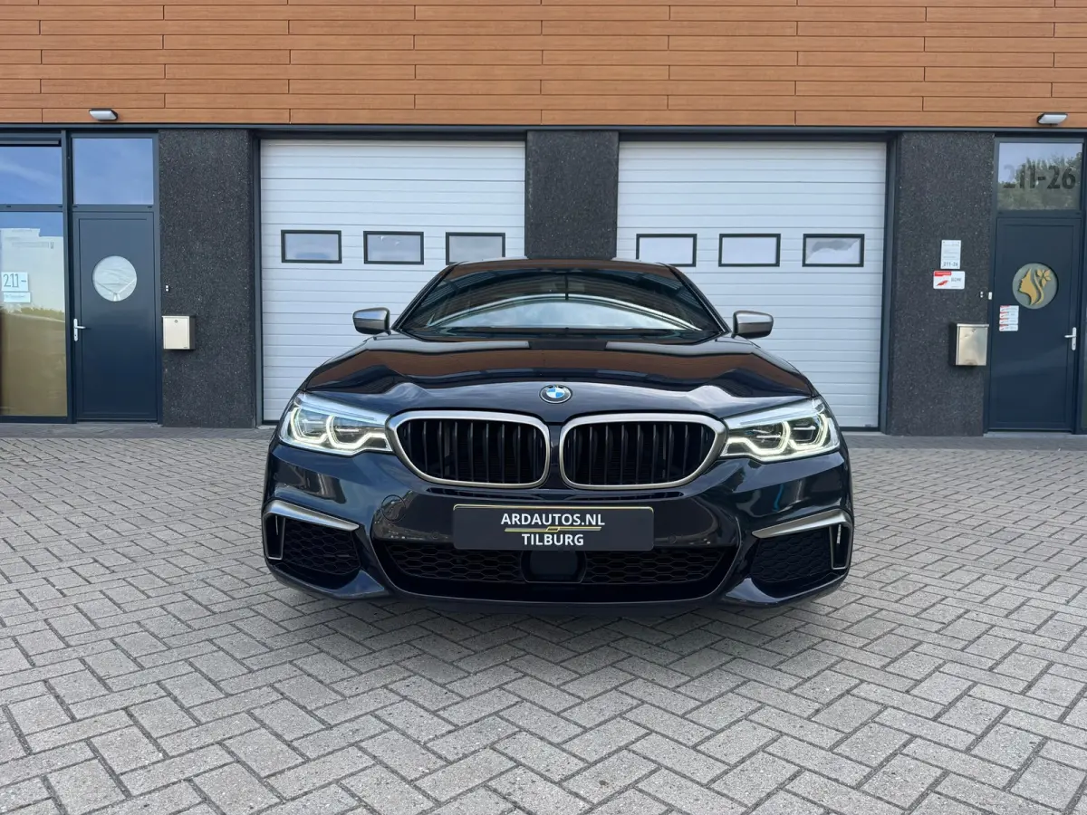 M550i xDrive High Executive Massage-Head Up