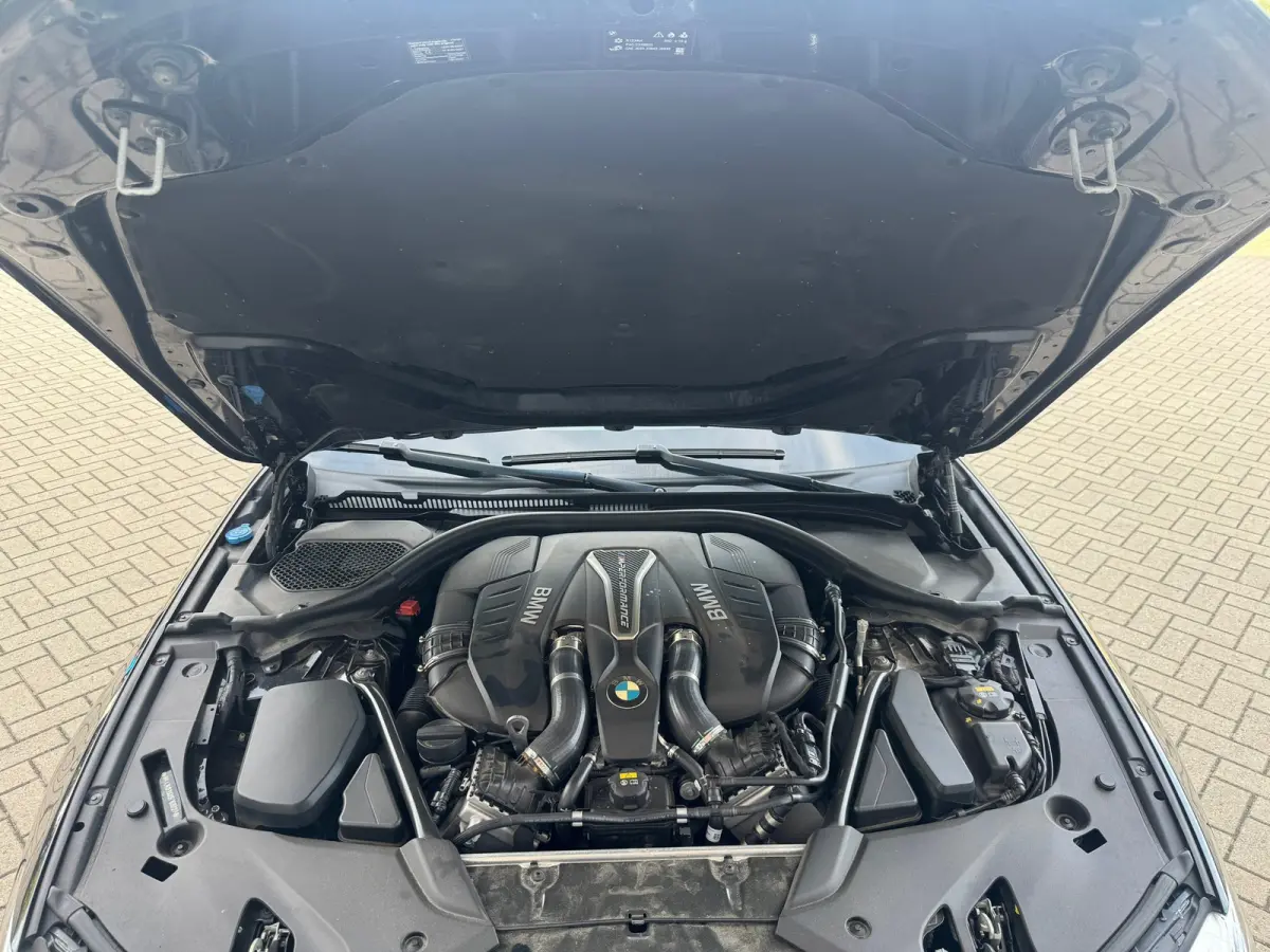 M550i xDrive High Executive Massage-Head Up