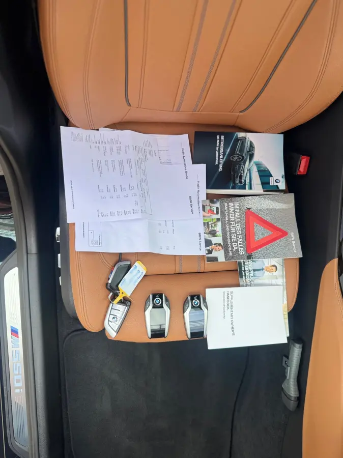 M550i xDrive High Executive Massage-Head Up
