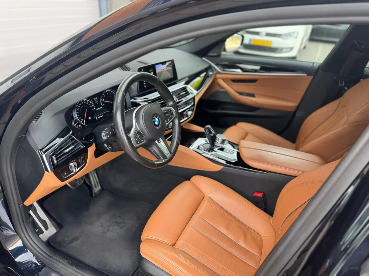M550i xDrive High Executive Massage-Head Up
