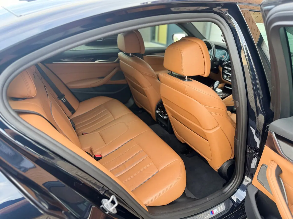 M550i xDrive High Executive Massage-Head Up