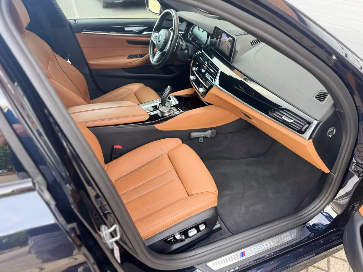 M550i xDrive High Executive Massage-Head Up