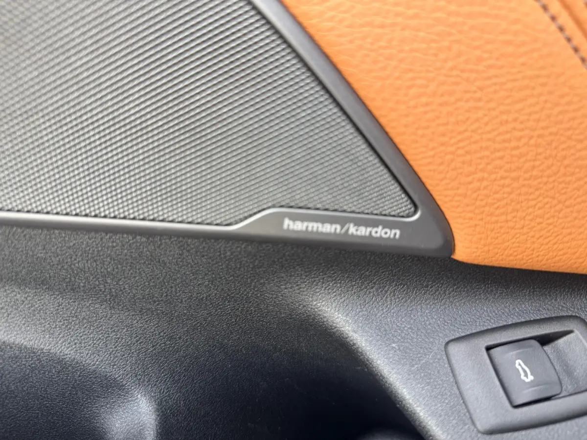 M550i xDrive High Executive Massage-Head Up