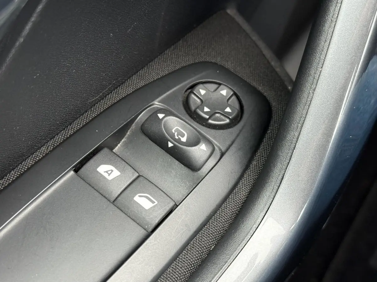 1.2 PureTech Active 2e Eigenaar,Airco,Navigatie,PDC,CruiseControl,ElektrischeRamen,5Deurs,Apk tot 25-10-2026