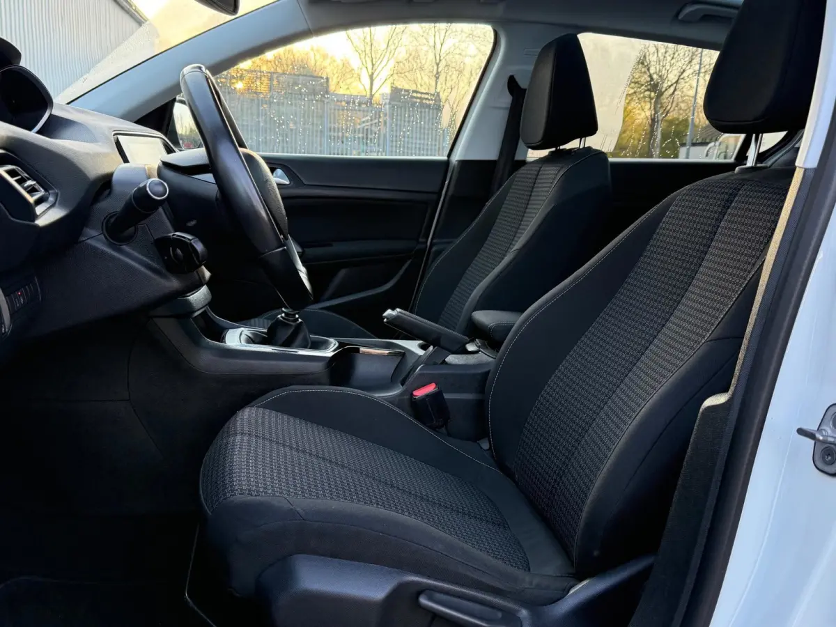 1.2 PureTech Executive Trekhaak,AppleCarplay,ClimateControl,Navi,Pano,PDC,CruiseControl,N.A.P!Apk tot 04-08-2027!