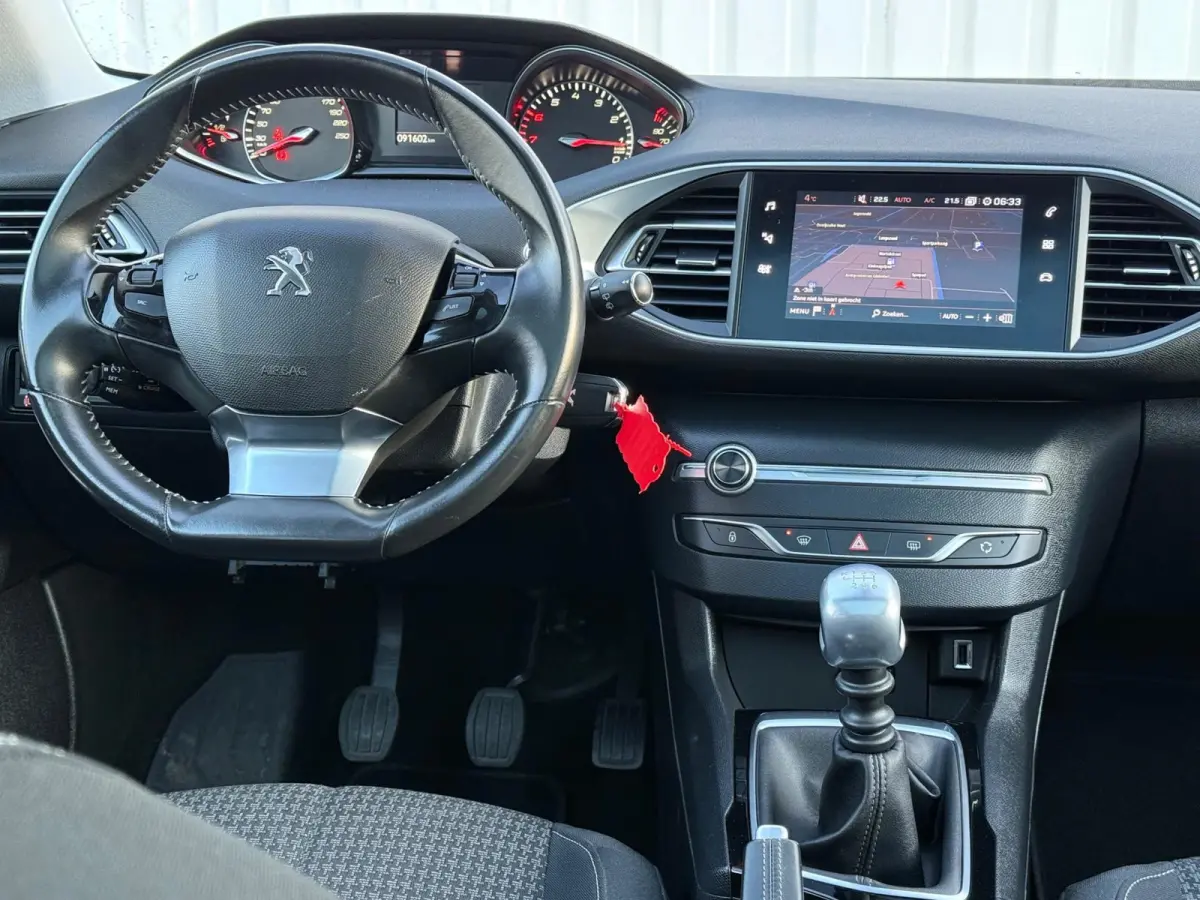 1.2 PureTech Executive Trekhaak,AppleCarplay,ClimateControl,Navi,Pano,PDC,CruiseControl,N.A.P!Apk tot 04-08-2027!