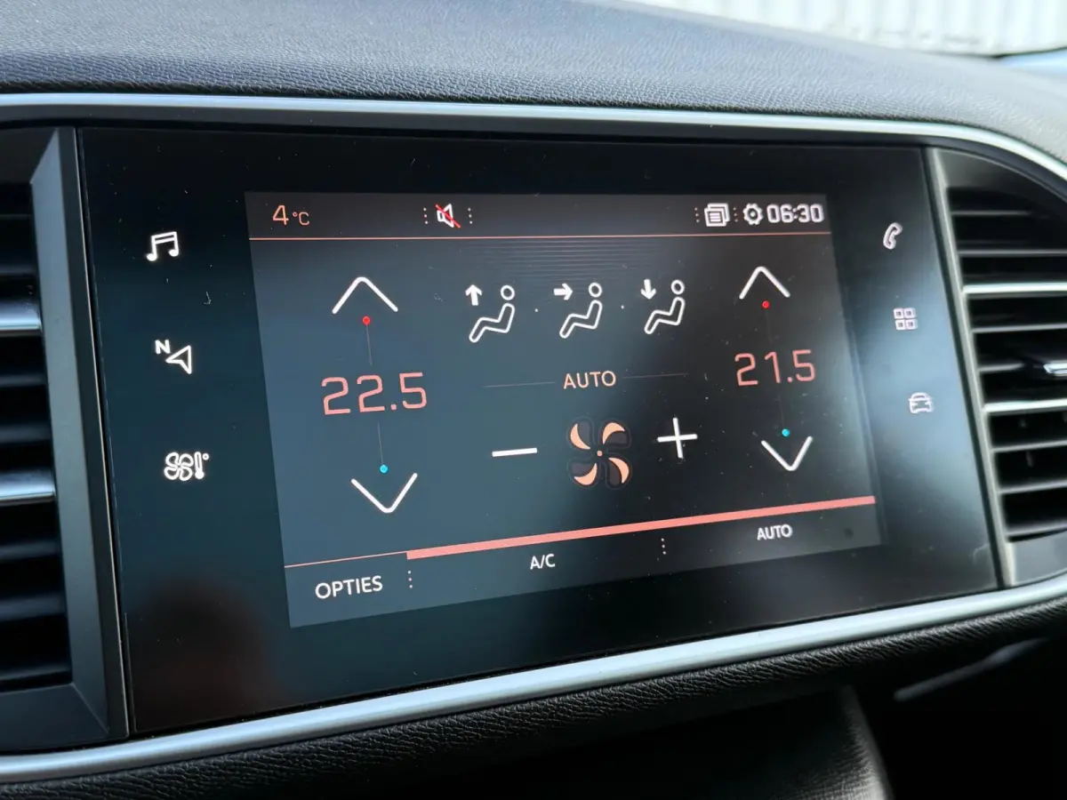 1.2 PureTech Executive Trekhaak,AppleCarplay,ClimateControl,Navi,Pano,PDC,CruiseControl,N.A.P!Apk tot 04-08-2027!
