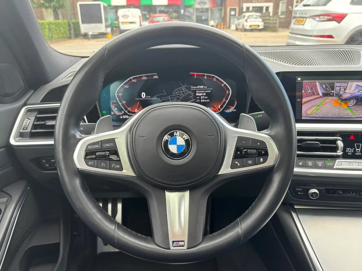 318i Business Edition, M-Sport, Schuifkanteldak, Individual kleur, Sportstoelen, Stoelverwarming,